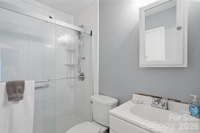 6804 Delta Lake Drive, Charlotte, NC 28215