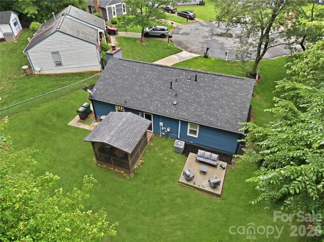 6804 Delta Lake Drive, Charlotte, NC 28215