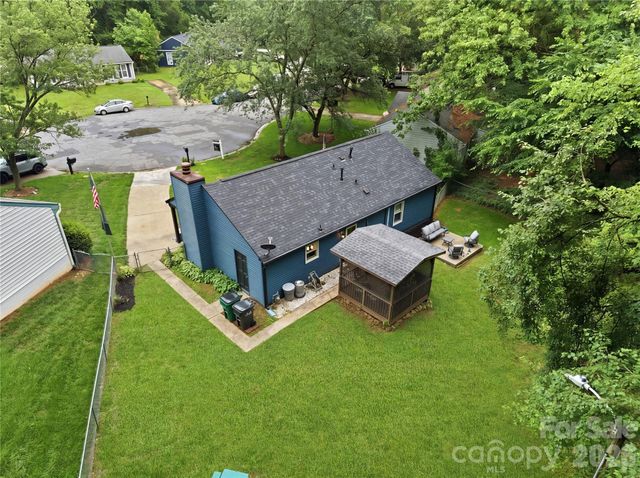 6804 Delta Lake Drive, Charlotte, NC 28215