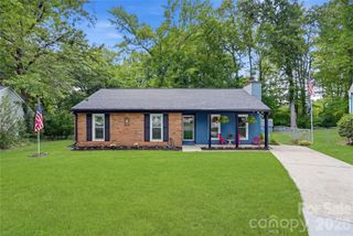 6804 Delta Lake Drive, Charlotte, NC 28215