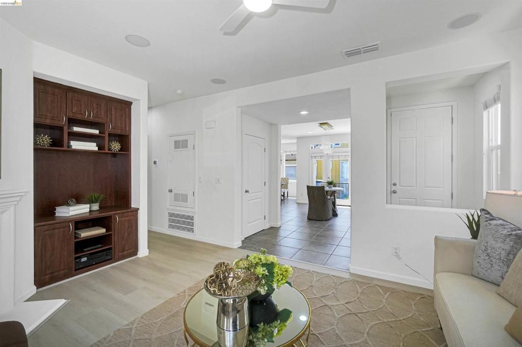 Image 16 of property listing at 449 Constantine Ct, San Ramon, CA 94583