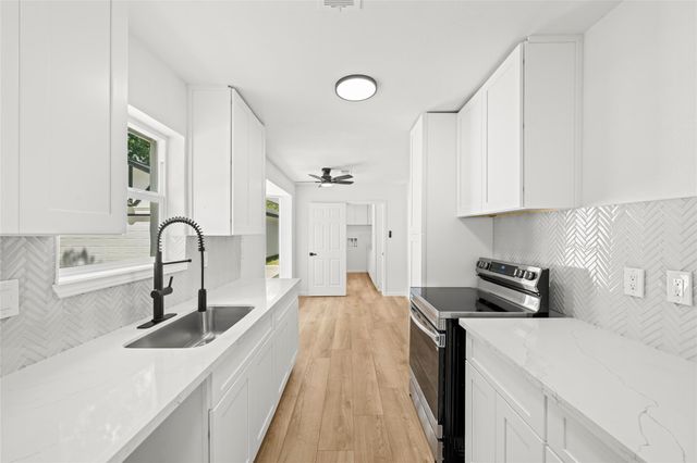 12335 Twin Pines, Conroe, TX 77303