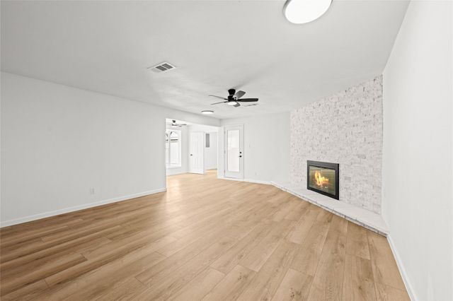 12335 Twin Pines, Conroe, TX 77303