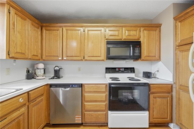 1 Landing Drive 28, Holiday Island, AR 72631