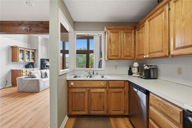 1 Landing Drive 28, Holiday Island, AR 72631