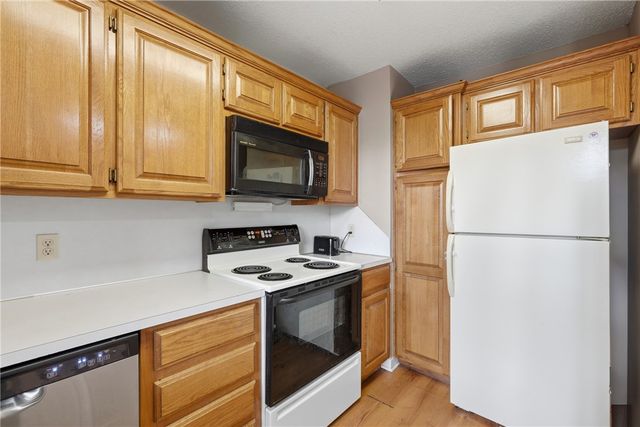 1 Landing Drive 28, Holiday Island, AR 72631