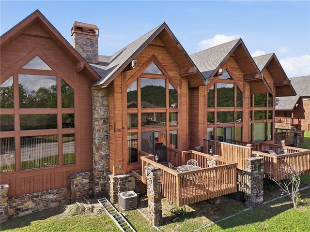 1 Landing Drive 28, Holiday Island, AR 72631