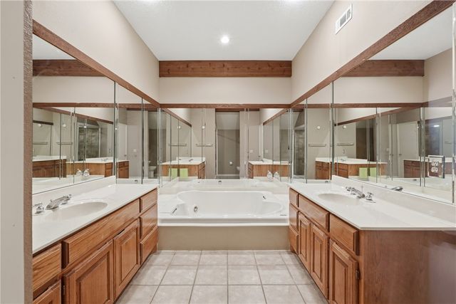 1 Landing Drive 28, Holiday Island, AR 72631