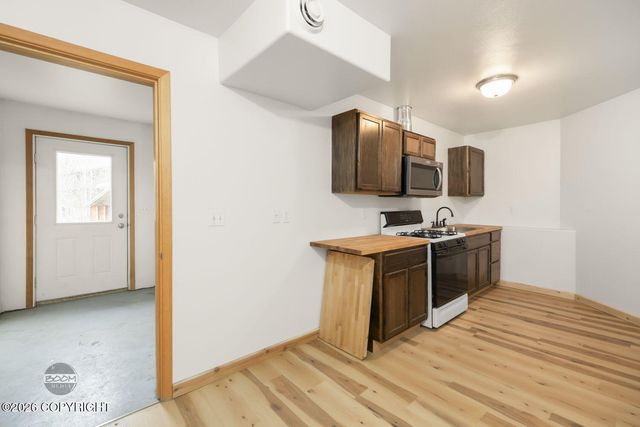 18699 Stonehill Drive, Eagle River, AK 99577