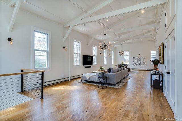 93 Central Avenue, Sea Cliff, NY 11579