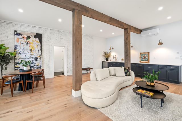 93 Central Avenue, Sea Cliff, NY 11579