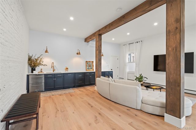 93 Central Avenue, Sea Cliff, NY 11579