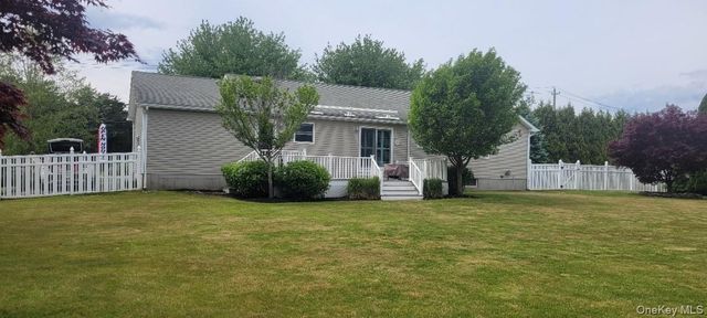 312 Riley Avenue, Calverton, NY 11933