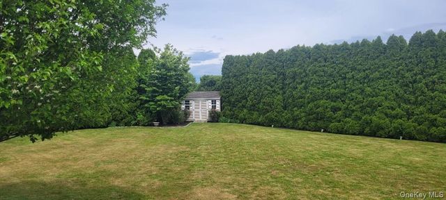 312 Riley Avenue, Calverton, NY 11933
