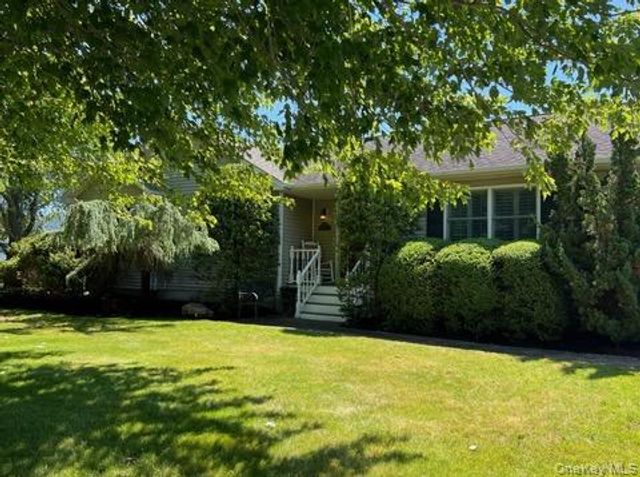 312 Riley Avenue, Calverton, NY 11933