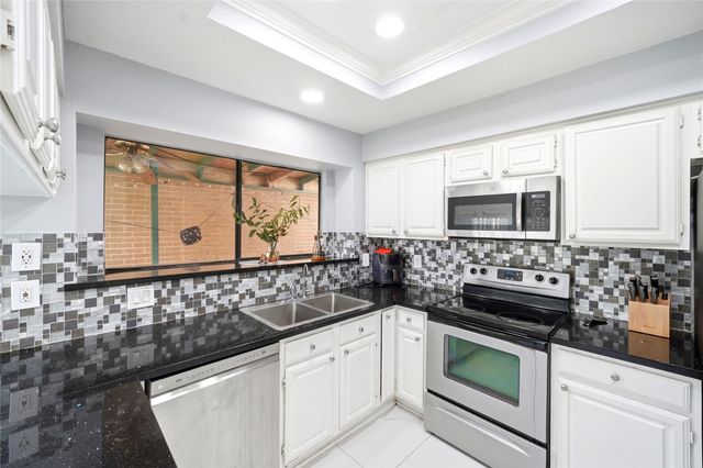 8226 Misty Ridge Lane, Houston, TX 77071