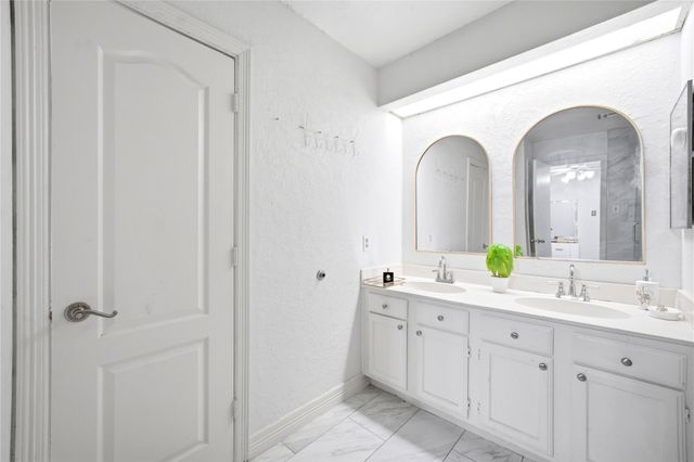 8226 Misty Ridge Lane, Houston, TX 77071
