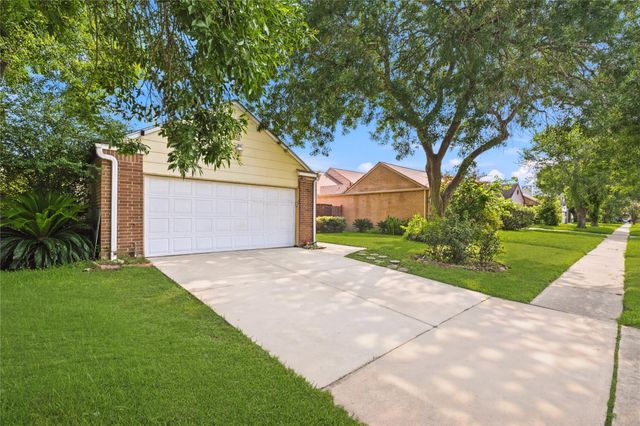 8226 Misty Ridge Lane, Houston, TX 77071