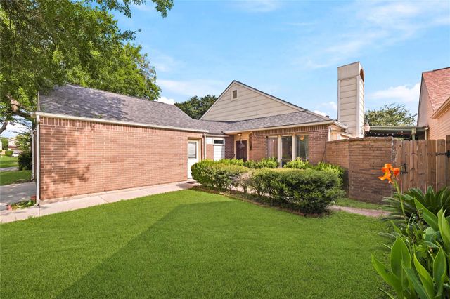 8226 Misty Ridge Lane, Houston, TX 77071