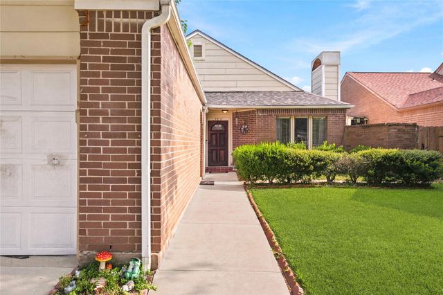8226 Misty Ridge Lane, Houston, TX 77071