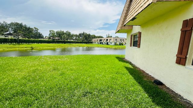 4477 Oak Terrace Drive, Greenacres, FL 33463