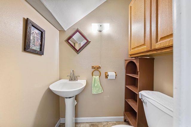 18 8th Street NW, Faribault, MN 55021