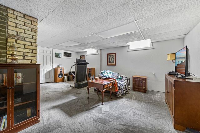 18 8th Street NW, Faribault, MN 55021