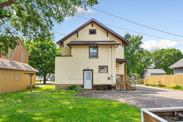 18 8th Street NW, Faribault, MN 55021