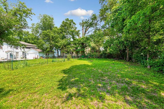 18 8th Street NW, Faribault, MN 55021