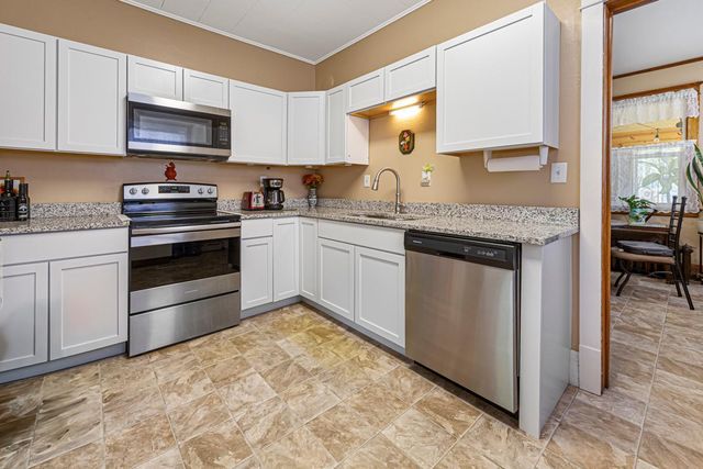 18 8th Street NW, Faribault, MN 55021