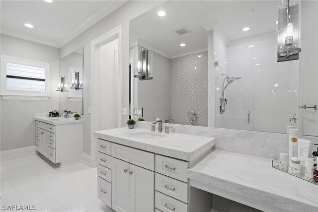 2867 Coco Lakes DR, Naples, FL 34105