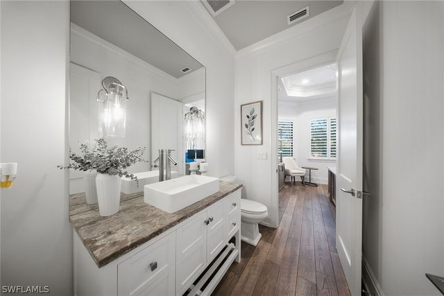 2867 Coco Lakes DR, Naples, FL 34105