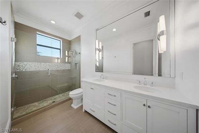 2867 Coco Lakes DR, Naples, FL 34105