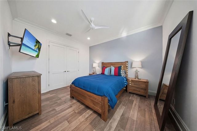 2867 Coco Lakes DR, Naples, FL 34105