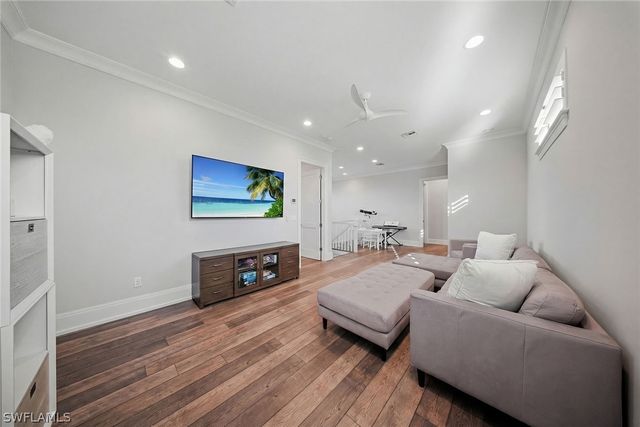 2867 Coco Lakes DR, Naples, FL 34105