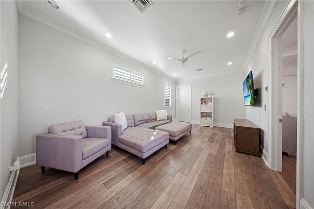 2867 Coco Lakes DR, Naples, FL 34105