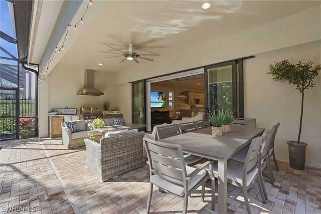 2867 Coco Lakes DR, Naples, FL 34105