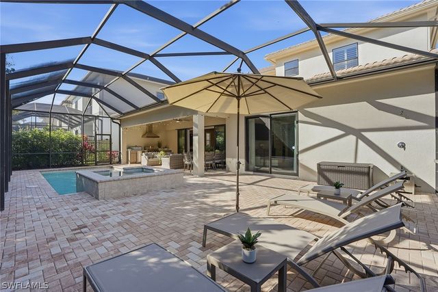 2867 Coco Lakes DR, Naples, FL 34105