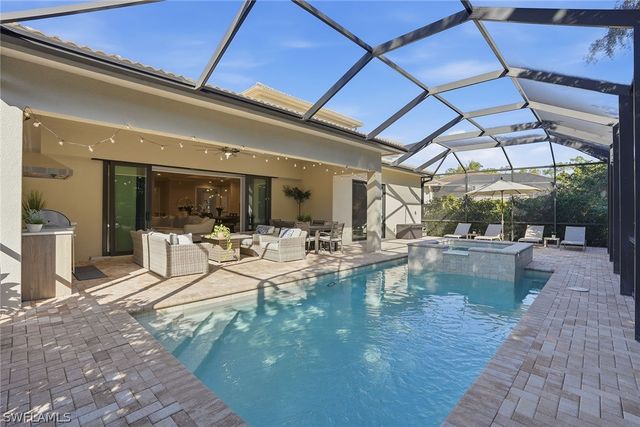 2867 Coco Lakes DR, Naples, FL 34105