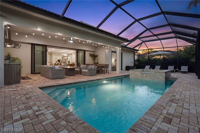 2867 Coco Lakes DR, Naples, FL 34105