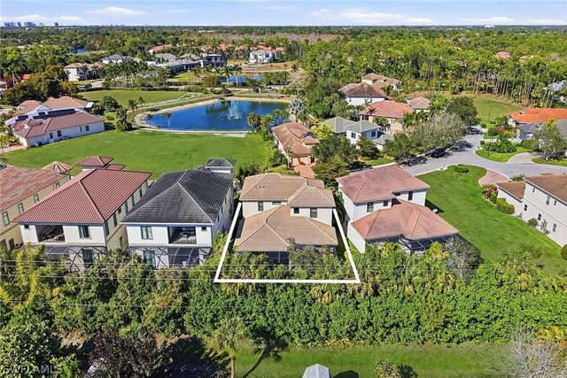 2867 Coco Lakes DR, Naples, FL 34105