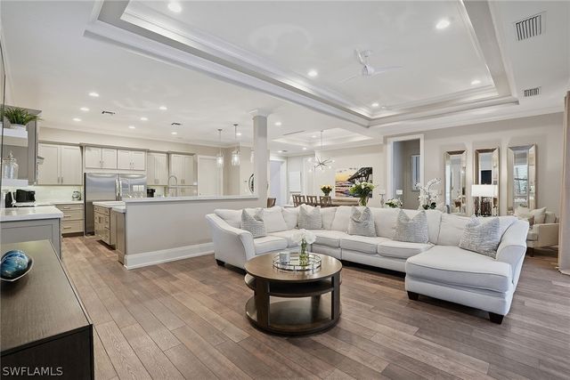 2867 Coco Lakes DR, Naples, FL 34105