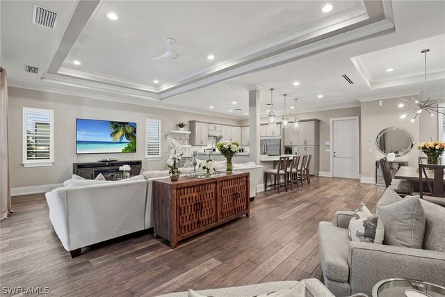 2867 Coco Lakes DR, Naples, FL 34105