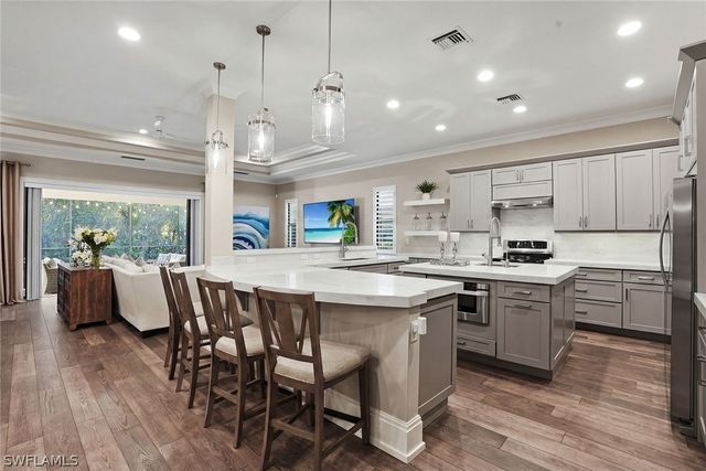 2867 Coco Lakes DR, Naples, FL 34105