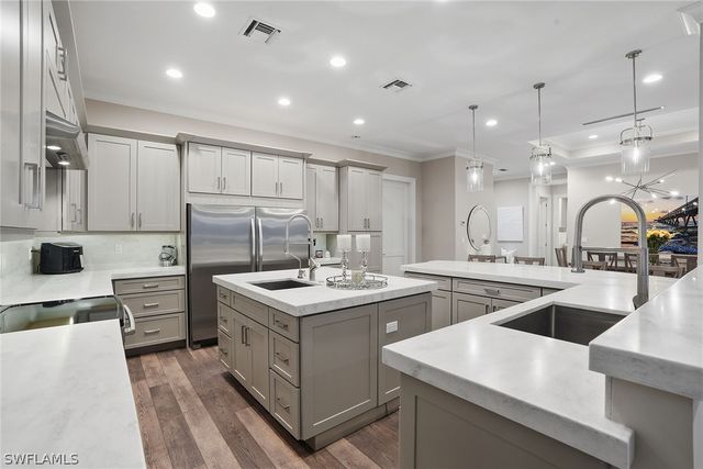 2867 Coco Lakes DR, Naples, FL 34105