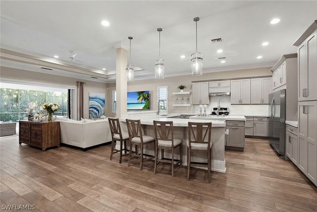 2867 Coco Lakes DR, Naples, FL 34105