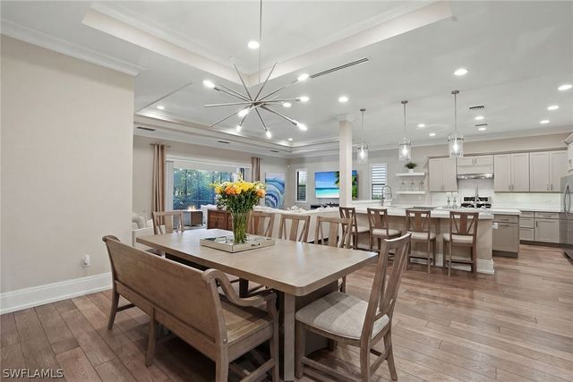 2867 Coco Lakes DR, Naples, FL 34105