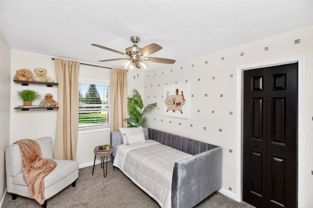 4800 Fairview Drive, Pleasant Hill, IA 50327