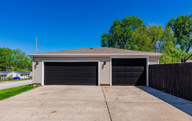 4800 Fairview Drive, Pleasant Hill, IA 50327