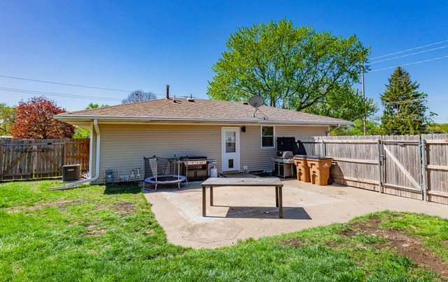 4800 Fairview Drive, Pleasant Hill, IA 50327